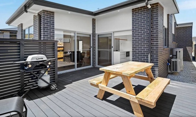 Rokeby House | New Villa in the Vineyards-20 mins to CBD