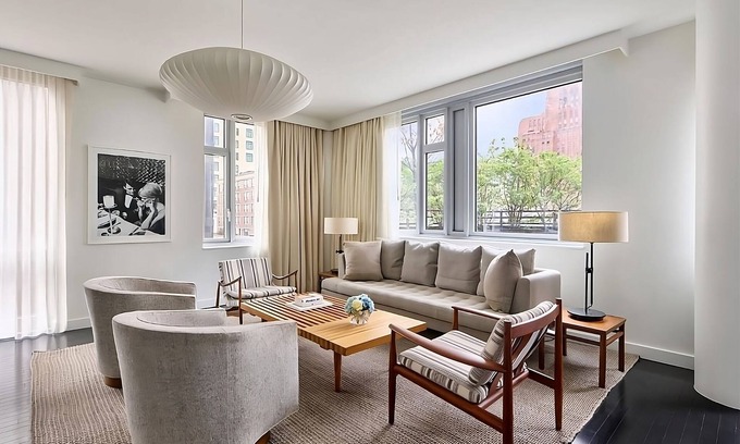 Tribeca Hotel | New York City Getaway! Pets Allowed! Minutes To The Rockefeller Center!