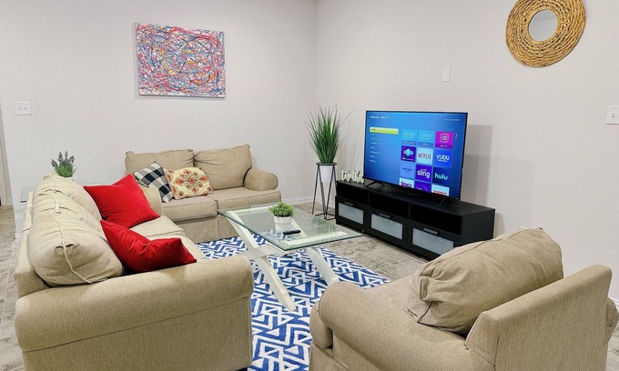 Crowley House | NewBuilt 4Br2Ba. Spacious. Perfect for family & pets