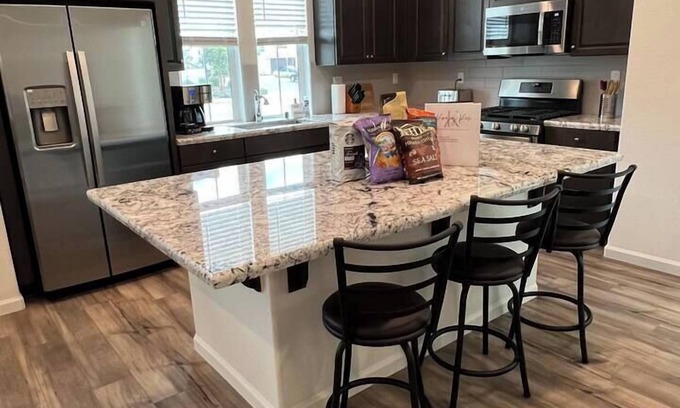 Roseville House | Newbuilt*pet*close2shop*corp/insur housing*24/7*
