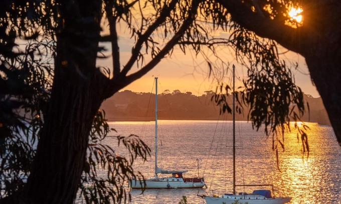 Paynesville House | Newlands Waterfront is a spacious waterfront property in the most sought-after street in Paynesville