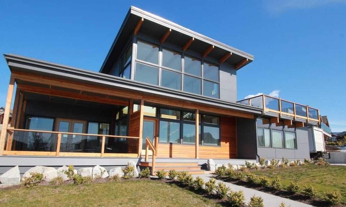 West Sechelt House | Newly Built Luxury home with Water View!