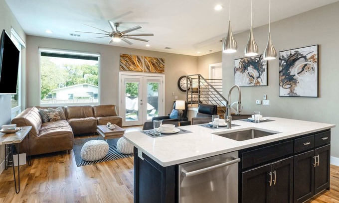 Chestnut House | Newly Built Poolside Home w Balcony BBQ