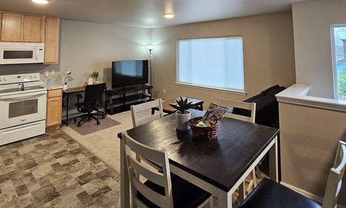 Taku - Campbell House | NEWLY BUILT TOWNHOME W/ 2 BEDROOM & HEATED GARAGE