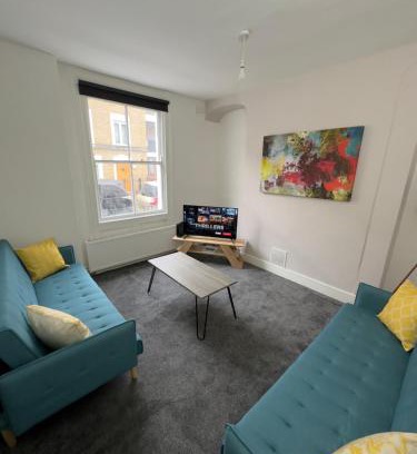 Mile End House | Newly Decorated 5-Bed Hackney Townhouse