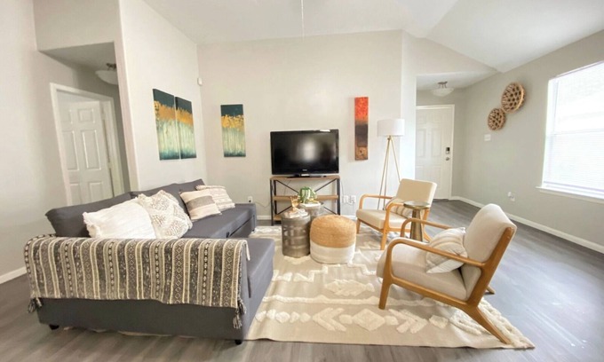 Barker House | Newly Furnished Family Home – Enjoy a Chore-Free Experience