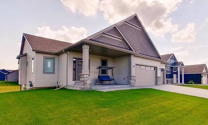 Rochester House | Newly Furnished Home 5mi from Mayo 4bed/3bath