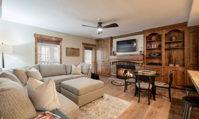 North Park City Condo | Newly furnished Ski-in Ski-out 2BR in Park City-hot tub, pool & fitness center