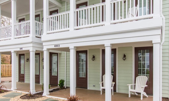 Northeast Virginia Beach House | Newly Refreshed 2 BR Townhouse Walking Distance to the Beach and Boardwalk (406A)