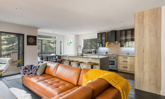 McKinney Estates House | NEWLY REMODELED!Modern Mountain House. Hot tub perched above creek.TESLA charger