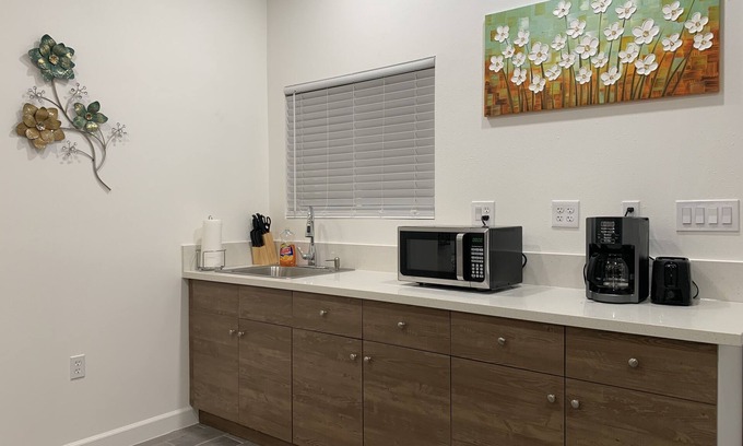 Quartz Hill House | Newly Remodeled Private Studio Home