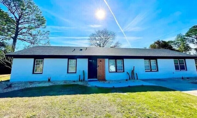 Kings Grant House | Newly Remodeled - Sleeps 8! Remodeled