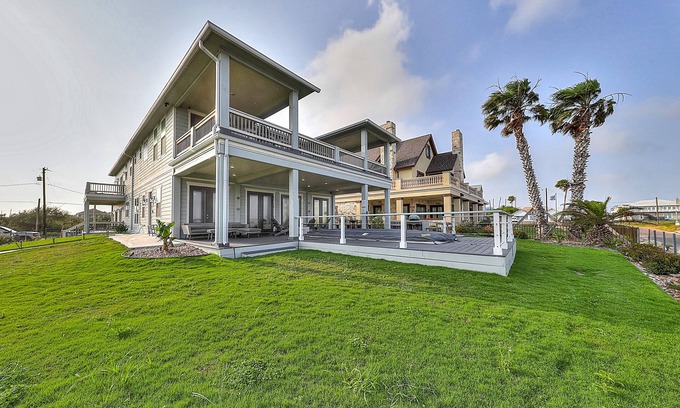Rockport House | Newly remodeled waterfront home with 2 decks & swim spa - near beach