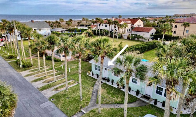 St. Augustine Beach Cottage | Newly Renovated 1 Bedroom + Office/Den Cottage on Oceanfront Property with Pool Access - St. Augustine Beach