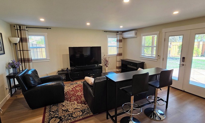 Santa Clara Apartment | Newly renovated 2-bedroom home with AC in quiet neighborhood Santa Clara