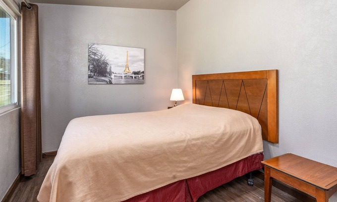 Oakhurst House | NEWLY RENOVATED 2bedroom in heart of Oakhurst