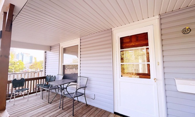 Niagara Falls House | #Newly Renovated 4BR# in Central Falls! Perfect location 5 mins walk to DT