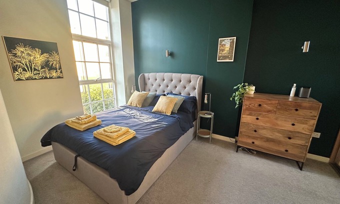 Hackney Apartment | Newly renovated beautiful school conversion