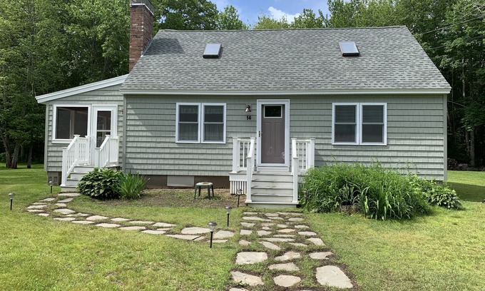 Kennebunkport House | Newly renovated cottage only a stroll to the beach