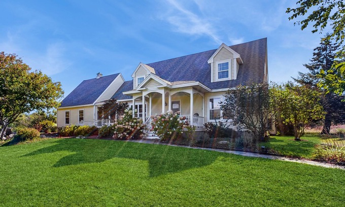 Rockport House | Newly Renovated Charming House with Cozy Fireplace & Outdoor Entertainment Areas