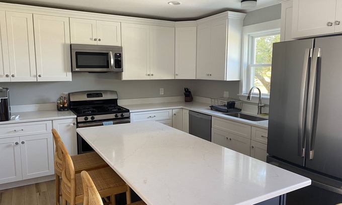 Misquamicut Cottage | Newly renovated cottage walking distance to the beach!