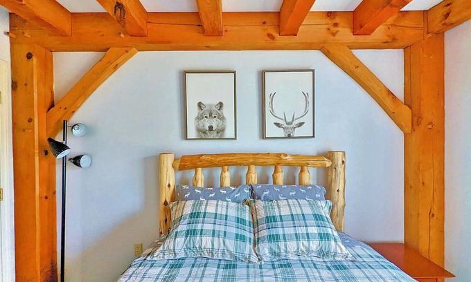 Sunday River Area Apartment | Newly Renovated/Furnished Condo, just 3 min to Sunday River!