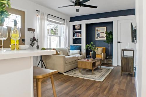 Willmore Apartment | Newly Renovated Gem Mins to Convention Center, Beaches and Downtown LB A