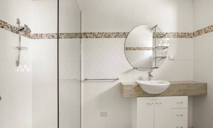 Mornington House | Newly Renovated House- walk to Fisherman's Beach and vibrant Main Street
