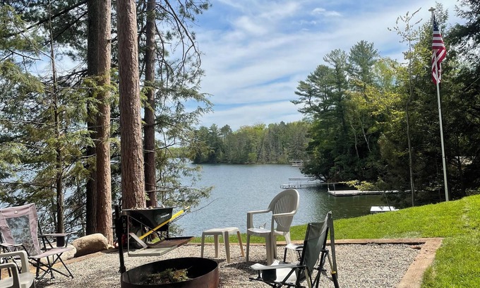 Laona House | Newly renovated lake house! Located on Silver Lake!