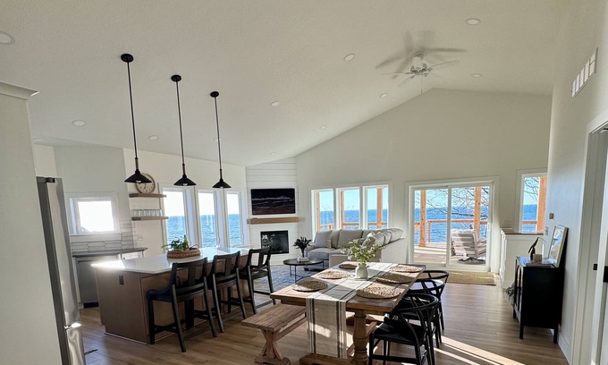 North East Cottage | Newly renovated lake house on the shores of Lake Erie with private beach access!