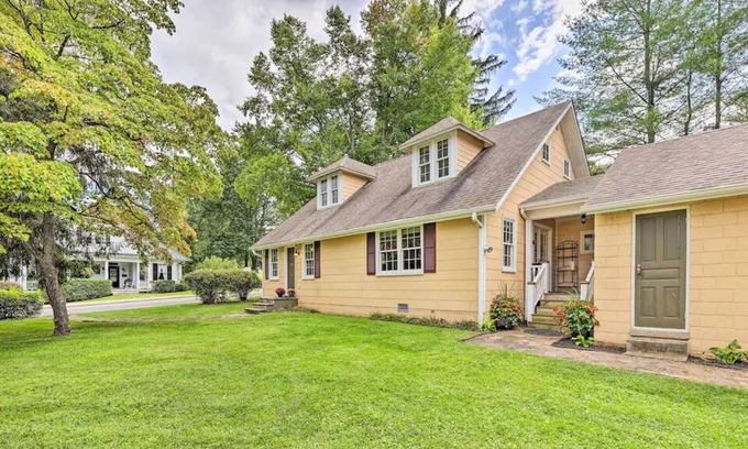 Lewisburg Cottage | Newly Updated Spacious Cottage - Walking Distance To Downtown!!!