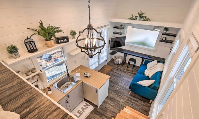 Newnan House | Newnan Tiny Home w/ Fire Pit & Charcoal Grill