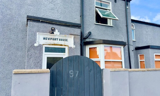 Grimsby House | Newport house