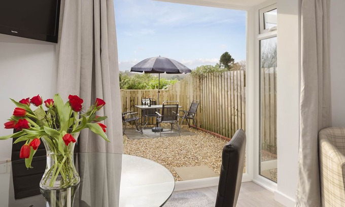 Newton Ferrers Apartment | Newton Ferrers home with private garden