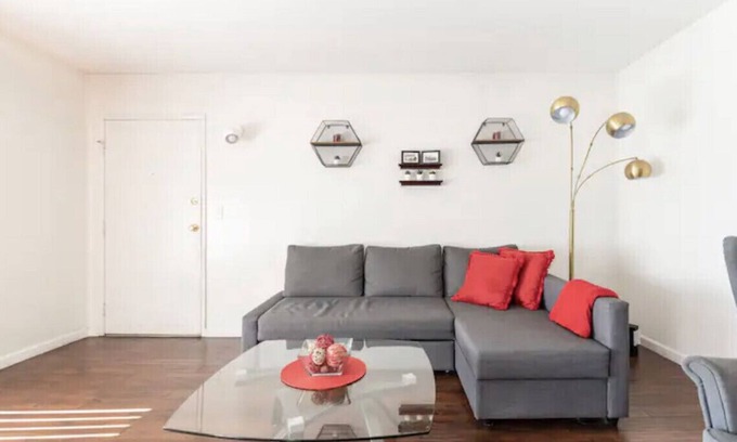 East Village Apartment | Next to CONVENTION CENTER & BEACH!
