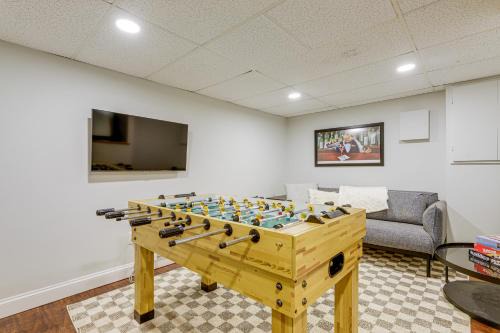 Niantic House | Niantic Duplex with Deck Less Than 1 Mi to Beach and Boardwalk