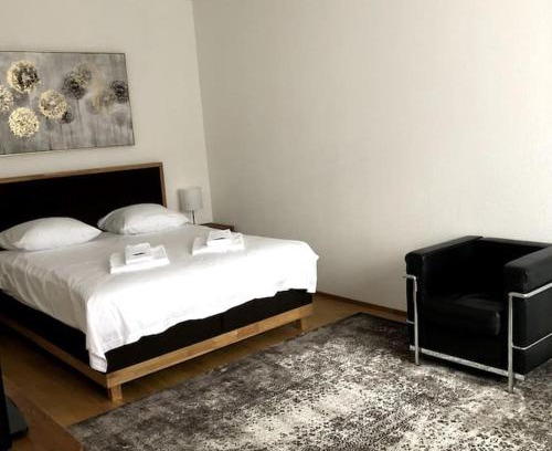 Sihlfeld Apartment | Nice 1BR flat - city center with balcony - West3