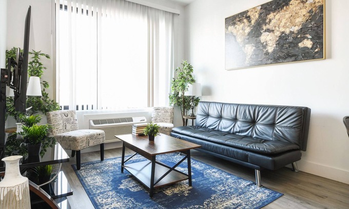 Elizabeth Apartment | Nice 1BR next to EWR 1331