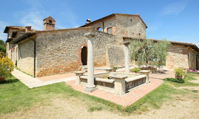 Serre di Rapolano Villa | Nice apartment in villa for 2 people with pool, WIFI, A/C, TV and parking