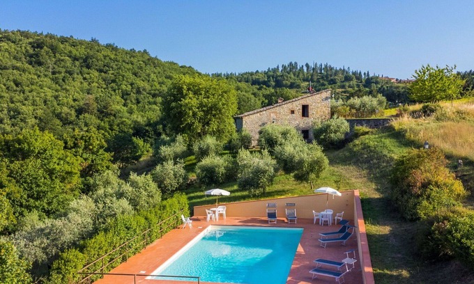 Castellina in Chianti Villa | Nice apartment in villa for 4 people with WIFI, A/C, pool, TV, patio and panoramic view