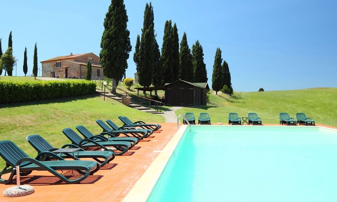 Ponte di Gabbiano Villa | Nice apartment in villa for 8 guests with pool, WIFI, TV, pets allowed and parking, close to Siena