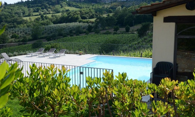 Capolona Apartment | Nice apartment for 2 people with WIFI, pool, TV, pets allowed and parking, close to Arezzo