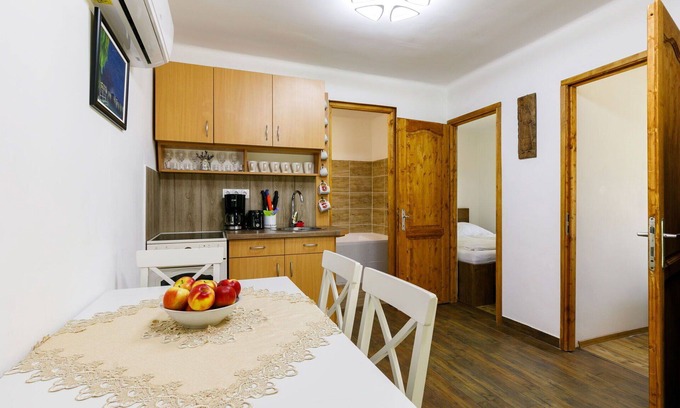 Fonyodliget Apartment | Nice apartment for 4 guests with A/C, WIFI, TV, terrace and pets allowed