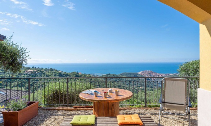 Artallo Apartment | Nice apartment for 4 people with A/C, WIFI, TV and patio