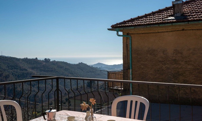 Vasia Apartment | Nice apartment for 4 people with WIFI, TV, balcony and pets allowed