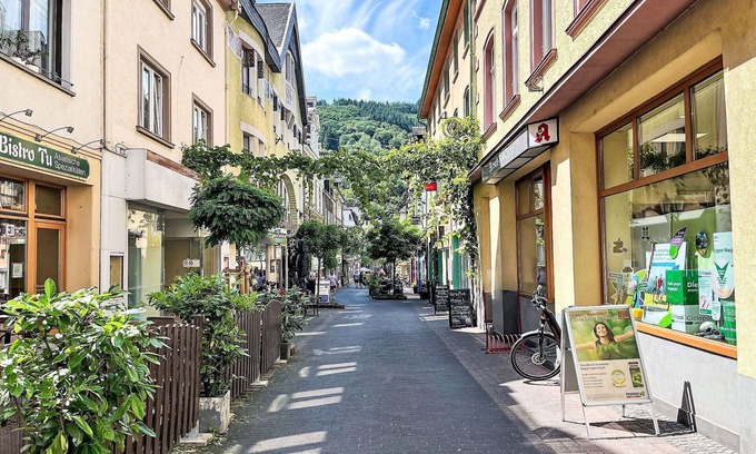 Trarbach Apartment | Nice apartment for 6 people with WIFI, hot tub, TV, patio, pets allowed and parking