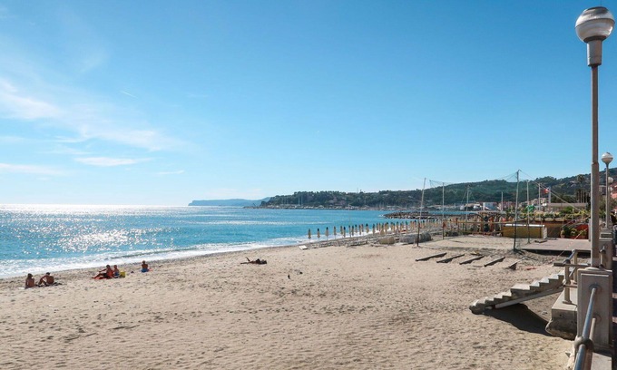 Varazze Apartment | Nice apartment for 6 people with hot tub, WIFI, A/C, TV, terrace and pets allowed