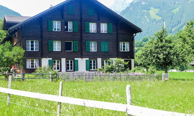 Grindelwald Apartment | Nice apartment for 2 people with TV, patio and parking