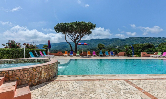 Naregno Apartment | Nice apartment for 6 guests with WIFI, pool, A/C, terrace and pets allowed