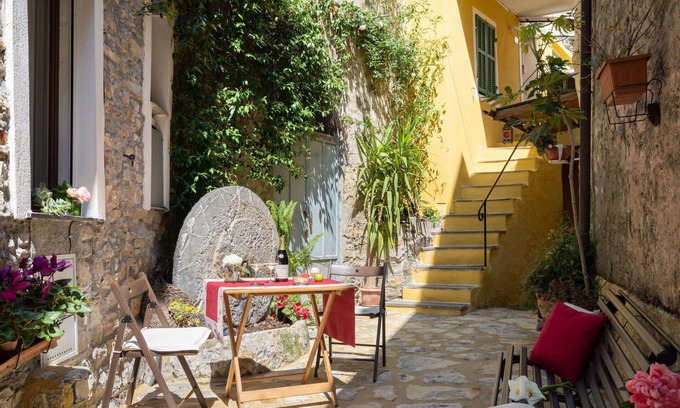 Pietrabruna Apartment | Nice apartment for 4 guests with A/C, WIFI, TV, terrace, pets allowed and parking